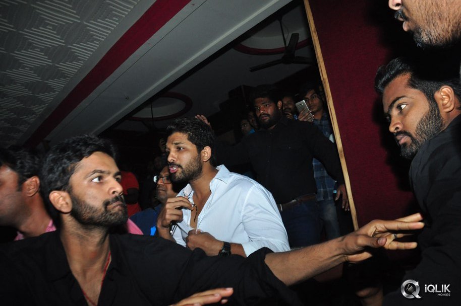 Allu-Arjun-at-Khaidi-No-150-Movie-Screening